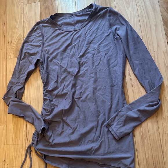 Lululemon Size 6 Cinch It Long Sleeve Ruched
Side Tee Dusky Lavender Stretch - Picture 4 of 4